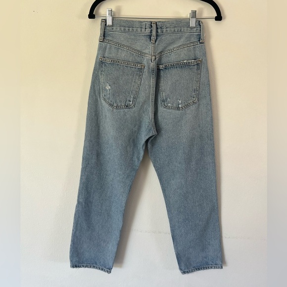 AGOLDE 90s Crop Lightly Distressed Lightwash Organic Jeans In Color Replica - Picture 8 of 12